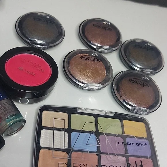 Makeup Bundle - Picture 4 of 5